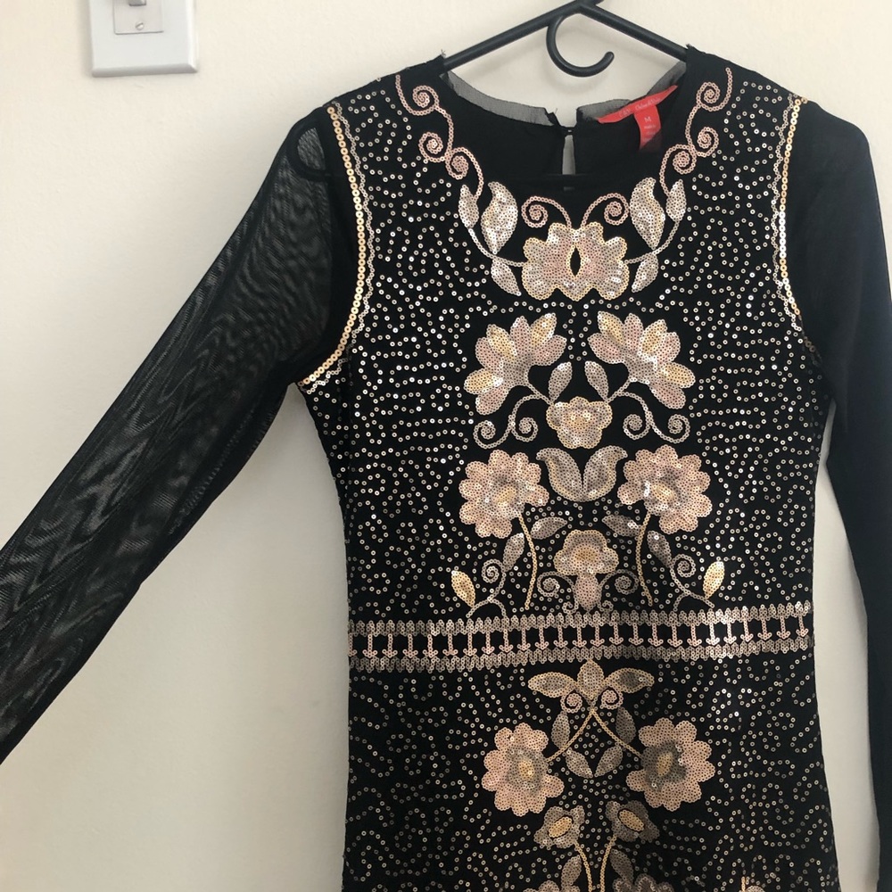 NWT Chelsea & Violet black/gold sequin long sleeve cocktail dress, size M